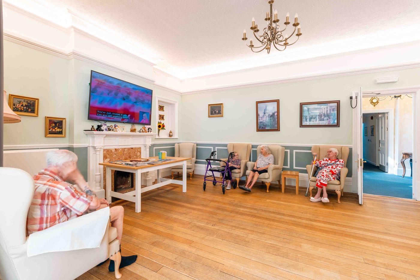 A carer with a resident in the lounge at Wraysbury House
