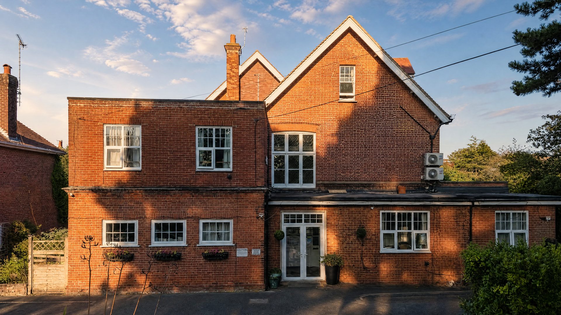 The warm, light-filled main lounge at Wraysbury House
